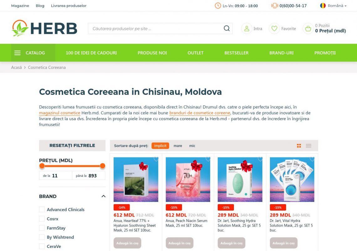 O selecție de produse cosmetice coreene, aranjate pe o măsuță de toaletă.